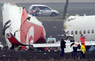 Illustration for article titled Airplane Crashes Breaking In Three Pieces, Only Nine Dead